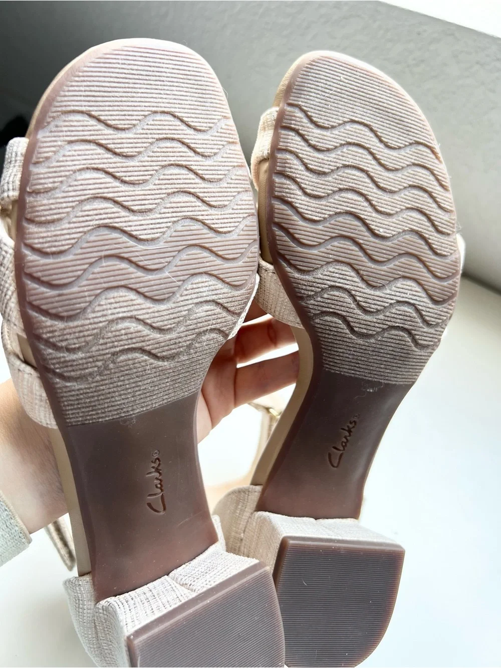 Clarks Cream Crisscross Ankle-Strap Sandals 6